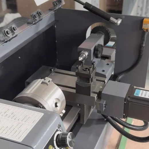 SP2138 Токарный станок с ЧПУ с горизонтальной станиной с щитком экраном из оргстекла