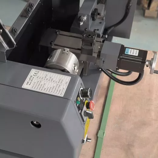 SP2138 Токарный станок с ЧПУ с горизонтальной станиной с щитком экраном из оргстекла